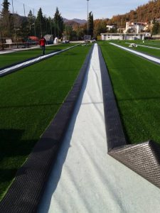 Campi in erba sintetica: la qualifica delle squadre di posa